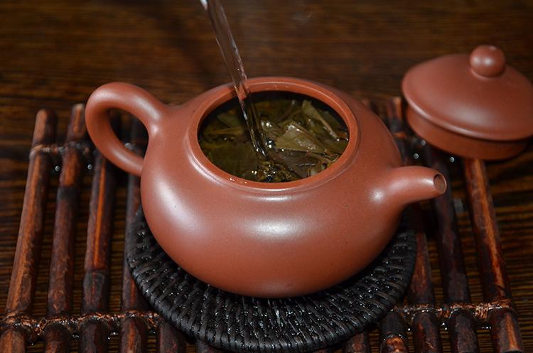 2006年香港茶商定制班章青饼生态茶评测